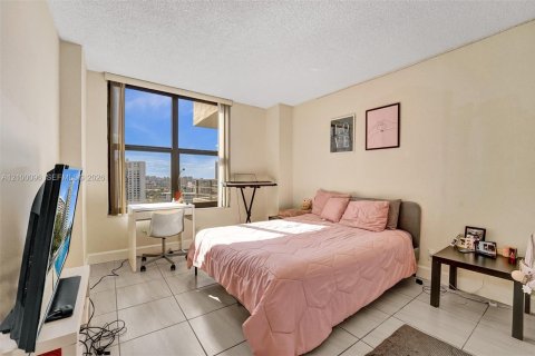 Copropriété à vendre à Hallandale Beach, Floride: 2 chambres, 118.91 m2 № 2400720 - photo 12