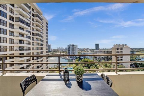 Copropriété à vendre à Hallandale Beach, Floride: 2 chambres, 118.91 m2 № 2400720 - photo 24