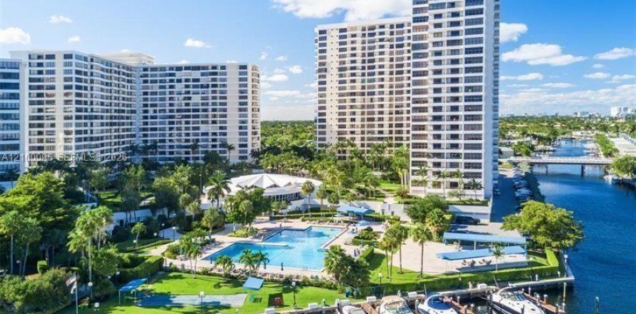 Condo à Hallandale Beach, Floride, 2 chambres  № 2400720