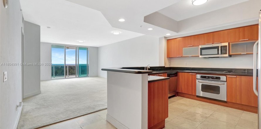 Condominio en North Miami, Florida, 3 dormitorios  № 1748302