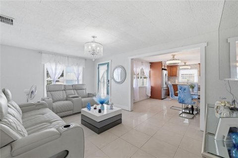 Casa en venta en Tampa, Florida, 3 dormitorios, 125.23 m2 № 2208303 - foto 6
