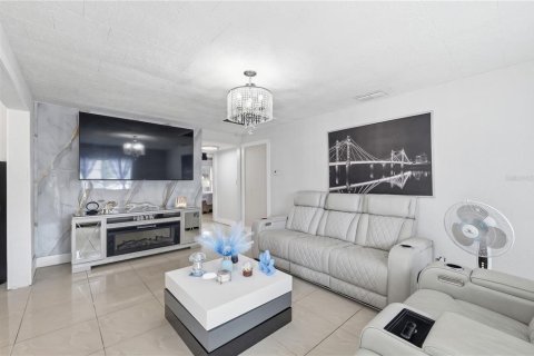 Casa en venta en Tampa, Florida, 3 dormitorios, 125.23 m2 № 2208303 - foto 7
