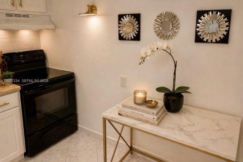 Condo in Hallandale Beach, Florida, 2 bedrooms  № 2071354 - photo 6