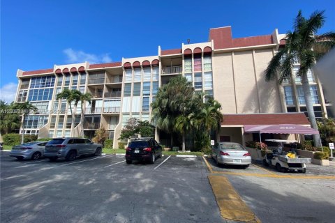 Condo in Hallandale Beach, Florida, 2 bedrooms  № 2071354 - photo 17