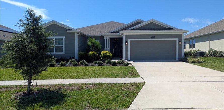 House in Mount Dora, Florida 4 bedrooms, 252.6 sq.m. № 1879759