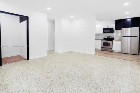 House in Miami, Florida 3 bedrooms, 89.19 sq.m. № 1880406 - photo 4