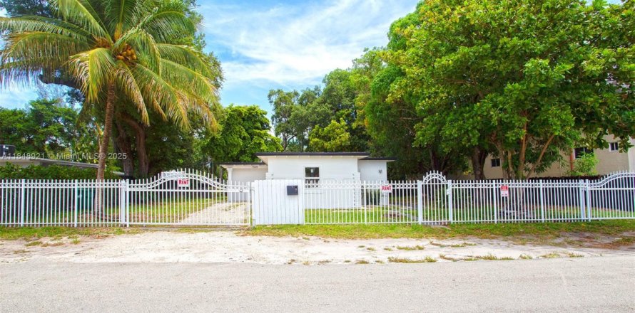 Casa en Miami, Florida 3 dormitorios, 89.19 m2 № 1880406