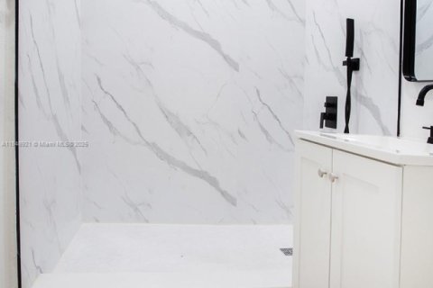 House in Miami, Florida 3 bedrooms, 89.19 sq.m. № 1880406 - photo 24