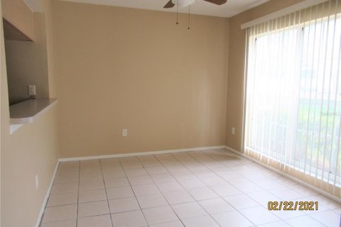 Adosado en alquiler en Brandon, Florida, 2 dormitorios, 107.67 m2 № 1640423 - foto 6