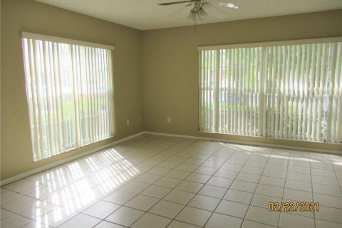 Adosado en alquiler en Brandon, Florida, 2 dormitorios, 107.67 m2 № 1640423 - foto 5