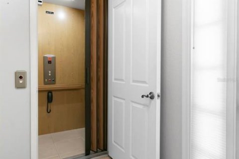 Купить кондоминиум в Сан-Сити-Центр, Флорида 8 комнат, 230.58м2, № 1528030 - фото 5