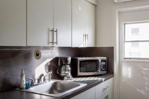 Condominio en venta en Miami Beach, Florida, 38 m2 № 1694282 - foto 12
