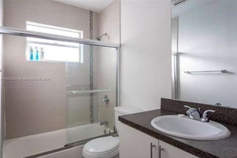 Condominio en venta en Miami Beach, Florida, 38 m2 № 1694282 - foto 13