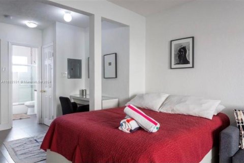 Condominio en venta en Miami Beach, Florida, 38 m2 № 1694282 - foto 2