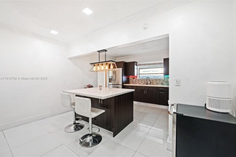 Villa ou maison à vendre à Hialeah, Floride: 5 chambres, 179.21 m2 № 1973949 - photo 9