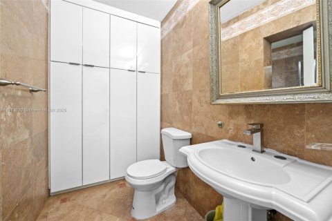 Villa ou maison à vendre à Hialeah, Floride: 5 chambres, 179.21 m2 № 1973949 - photo 19