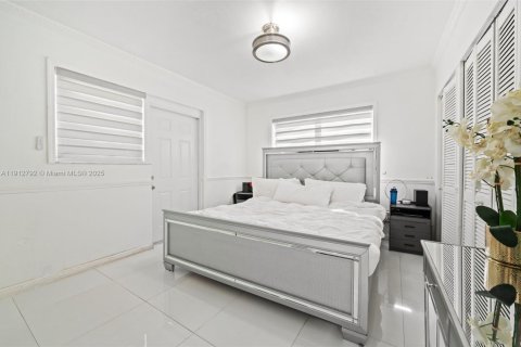 Villa ou maison à vendre à Hialeah, Floride: 5 chambres, 179.21 m2 № 1973949 - photo 16
