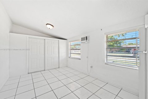 Villa ou maison à vendre à Hialeah, Floride: 5 chambres, 179.21 m2 № 1973949 - photo 14