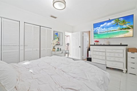 Villa ou maison à vendre à Hialeah, Floride: 5 chambres, 179.21 m2 № 1973949 - photo 17