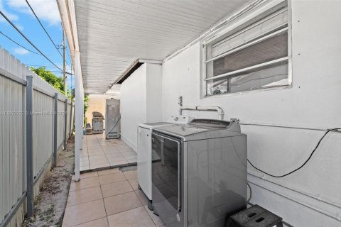 Villa ou maison à vendre à Hialeah, Floride: 5 chambres, 179.21 m2 № 1973949 - photo 30