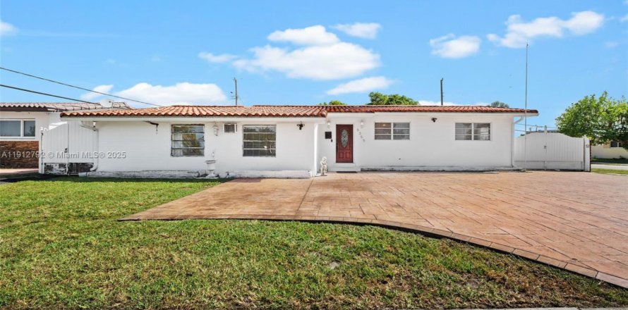 Villa ou maison à Hialeah, Floride 5 chambres, 179.21 m2 № 1973949
