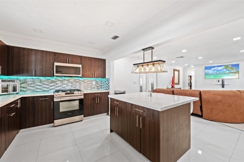 Villa ou maison à vendre à Hialeah, Floride: 5 chambres, 179.21 m2 № 1973949 - photo 12