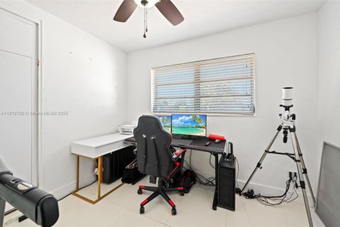Villa ou maison à vendre à Hialeah, Floride: 5 chambres, 179.21 m2 № 1973949 - photo 25
