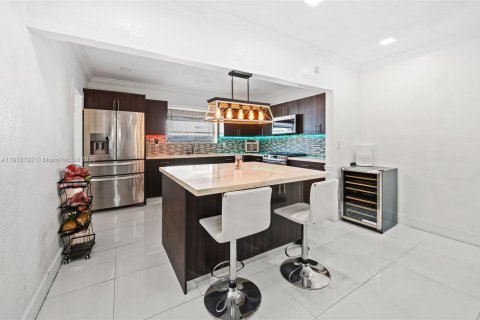 Villa ou maison à vendre à Hialeah, Floride: 5 chambres, 179.21 m2 № 1973949 - photo 10