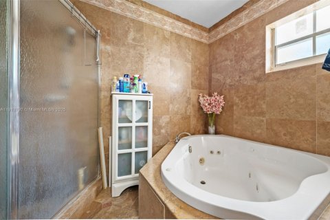 Villa ou maison à vendre à Hialeah, Floride: 5 chambres, 179.21 m2 № 1973949 - photo 20