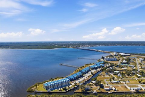 Copropriété à vendre à Port Charlotte, Floride: 2 chambres, 104.05 m2 № 2148134 - photo 6