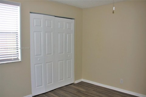 Condo in Lauderhill, Florida, 2 bedrooms  № 1454492 - photo 11