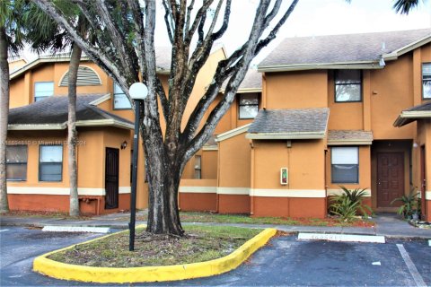 Condo in Lauderhill, Florida, 2 bedrooms  № 1454492 - photo 2