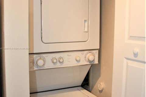 Condo in Lauderhill, Florida, 2 bedrooms  № 1454492 - photo 19