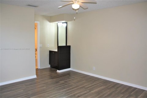 Condo in Lauderhill, Florida, 2 bedrooms  № 1454492 - photo 14