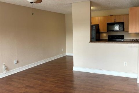 Condominio en alquiler en Land O' Lakes, Florida, 2 dormitorios, 74.32 m2 № 2150031 - foto 4