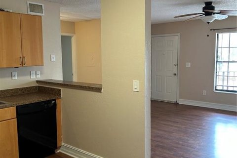 Condominio en alquiler en Land O' Lakes, Florida, 2 dormitorios, 74.32 m2 № 2150031 - foto 5