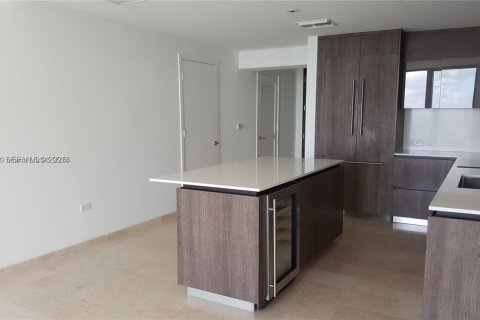 Condominio en venta en Miami, Florida, 1 dormitorio, 81.66 m2 № 2030162 - foto 5