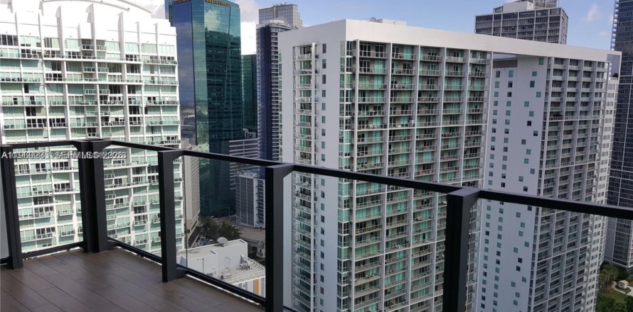 Condominio en Miami, Florida, 1 dormitorio № 2030162