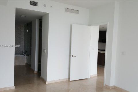 Condominio en venta en Miami, Florida, 1 dormitorio, 81.66 m2 № 2030162 - foto 11