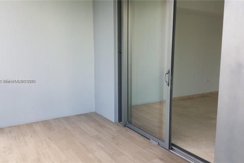 Condominio en venta en Miami, Florida, 1 dormitorio, 81.66 m2 № 2030162 - foto 12