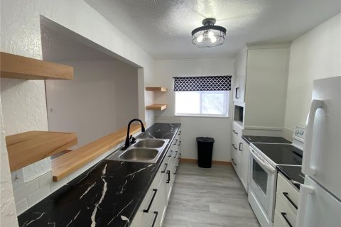 Condominio en alquiler en Sarasota, Florida, 2 dormitorios, 97.45 m2 № 1765469 - foto 3
