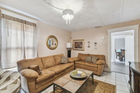 Commercial property in Tampa, Florida 8 bedrooms, 491.27 sq.m. № 1839002 - photo 22