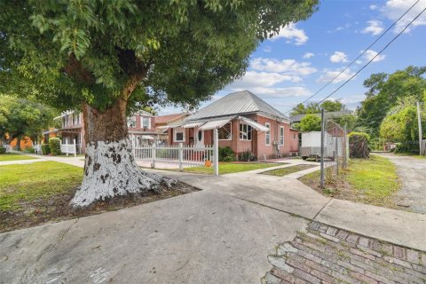 Commercial property in Tampa, Florida 8 bedrooms, 491.27 sq.m. № 1839002 - photo 8