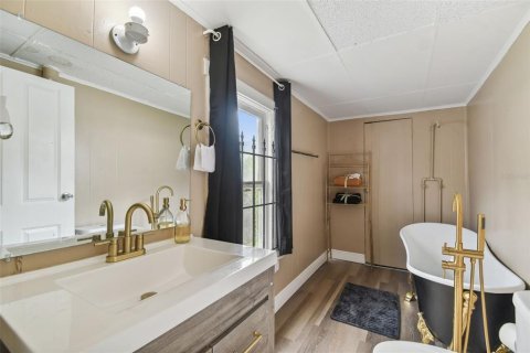 Commercial property in Tampa, Florida 8 bedrooms, 491.27 sq.m. № 1839002 - photo 25
