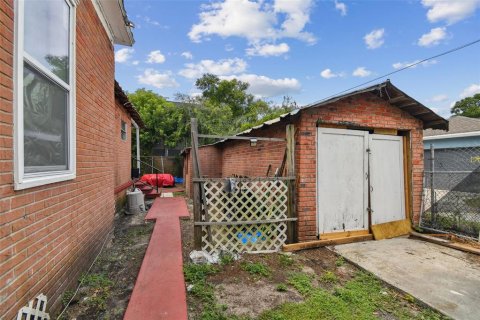 Commercial property in Tampa, Florida 8 bedrooms, 491.27 sq.m. № 1839002 - photo 11