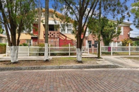 Commercial property in Tampa, Florida 8 bedrooms, 491.27 sq.m. № 1839002 - photo 9