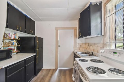 Commercial property in Tampa, Florida 8 bedrooms, 491.27 sq.m. № 1839002 - photo 27