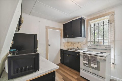 Commercial property in Tampa, Florida 8 bedrooms, 491.27 sq.m. № 1839002 - photo 26