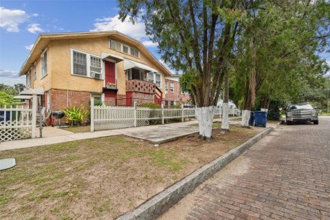 Commercial property in Tampa, Florida 8 bedrooms, 491.27 sq.m. № 1839002 - photo 10