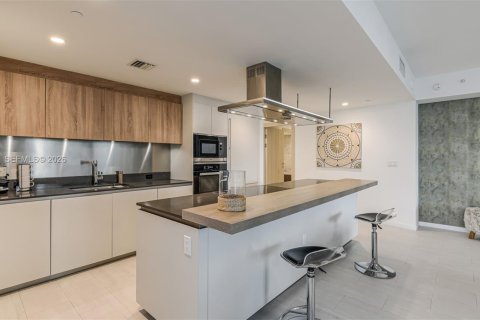 Condominio en venta en Miami, Florida, 3 dormitorios, 177.35 m2 № 2181990 - foto 16